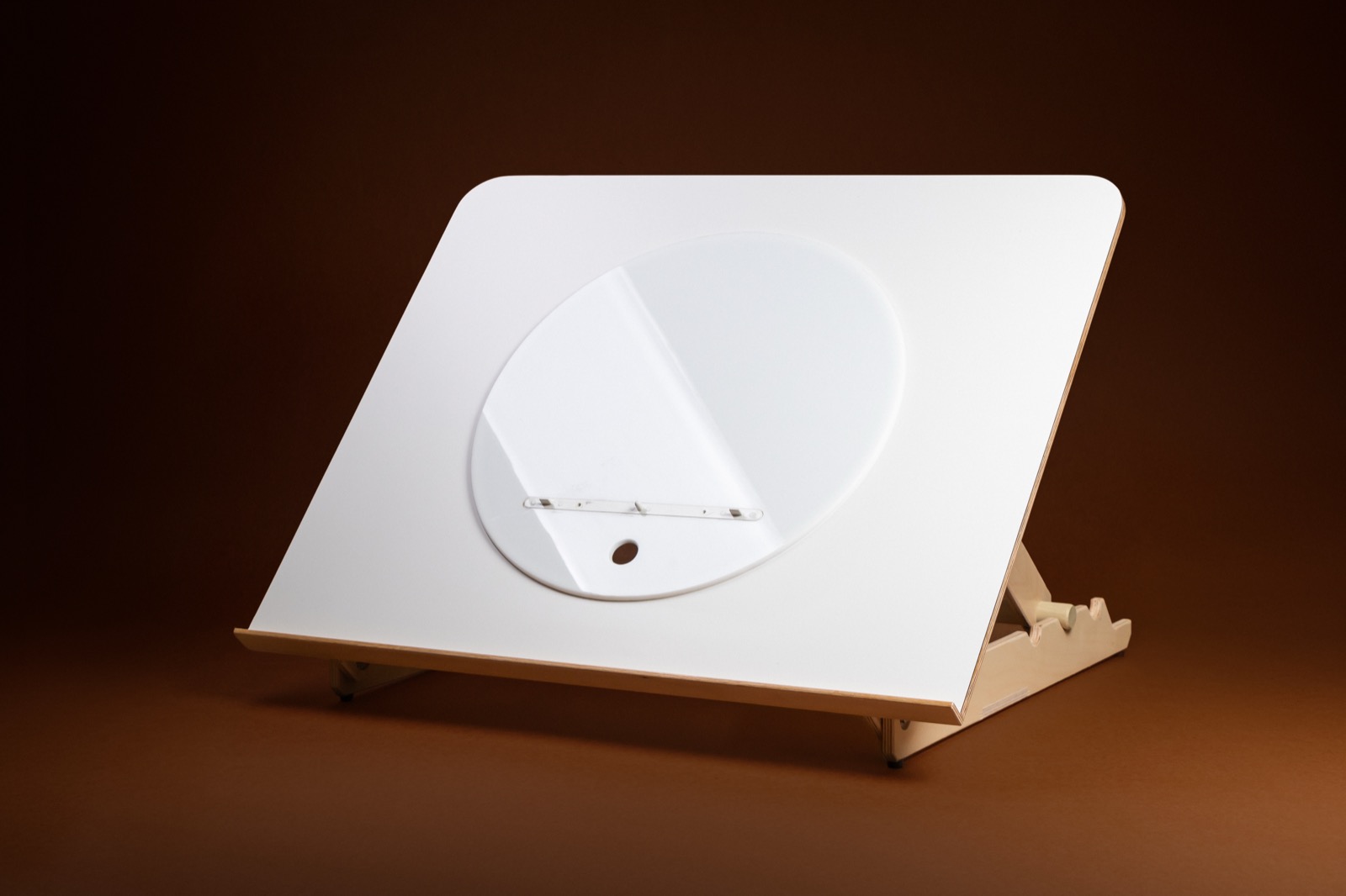 The animation desk with its rotating disk